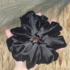 Kép 3/3 - Fekete plüss bársony scrunchie - Deluxe